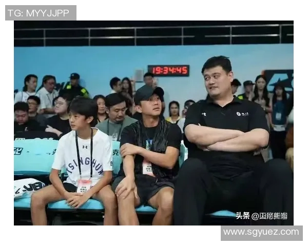 当大个子遇上姚明篮球场上的奇妙邂逅与友谊之旅